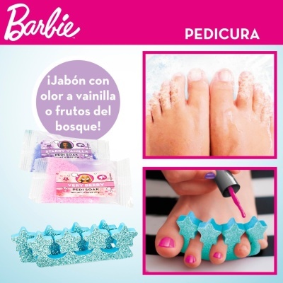 Kit de pedicura Barbie com sabão aroma baunilha ou frutos do bosque, separadores de dedos azuis com glitter e pés com verniz rosa.