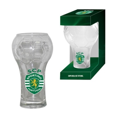 Copo de vidro em forma de bola de futebol com logotipo do Sporting Portugal e embalagem verde