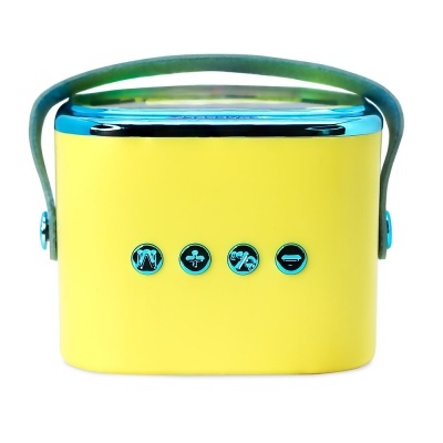 Mala pequena amarela com detalhes metálicos azuis e alça de couro