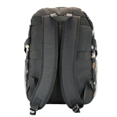 Mochila preta vista de costas com alças almofadadas e laterais em rede