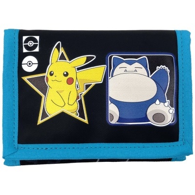 Carteira preta e azul com imagens de Pikachu e Snorlax e símbolos de Pokébola