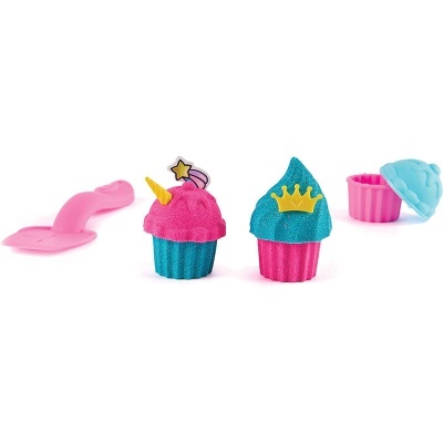 duas formas de silicone para cupcakes decoradas com coroa e chifre de unicórnio
