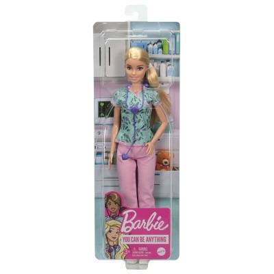 Boneca Barbie médica em embalagem transparente com fundo de consultório