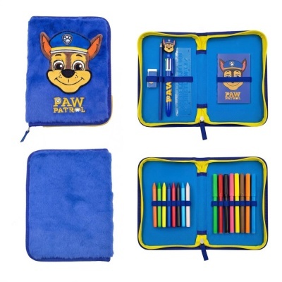 Estojo escolar azul com personagem de desenho animado e material de desenho