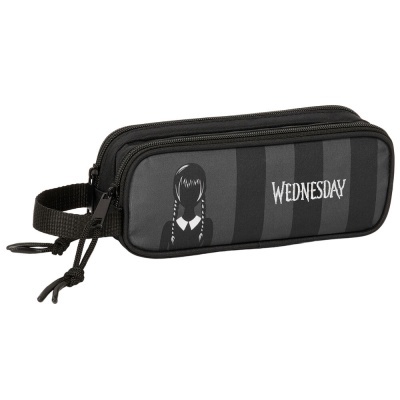 Estojo retangular preto com ilustração da personagem Wednesday e palavra WEDNESDAY