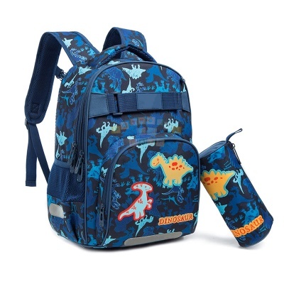 mochila azul escuro com padrão de dinossauros e estojo cilíndrico combinado