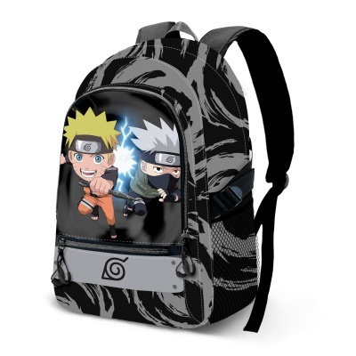 Mochila preta com personagens de anime estampadas e bolso cinzento com símbolo