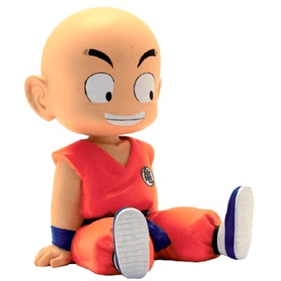 Figura colecionável de Gohan sentado com fato laranja e faixa azul