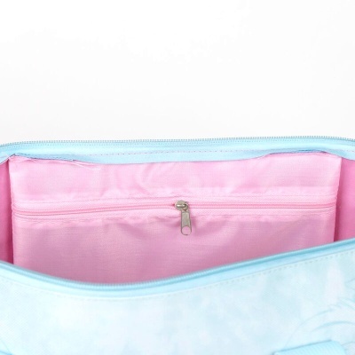 Bolsa azul claro com interior rosa e fecho interior