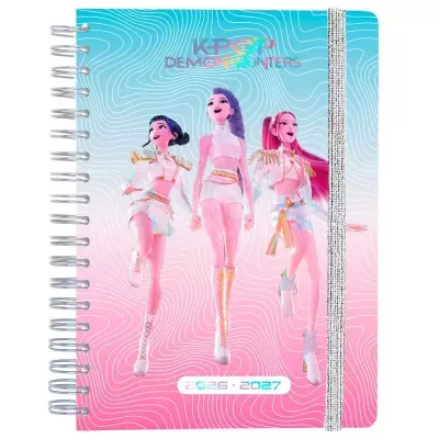 Caderno com capa azul e rosa, personagens femininas animadas e texto K-POP DEMON HUNTERS 2026 - 2027