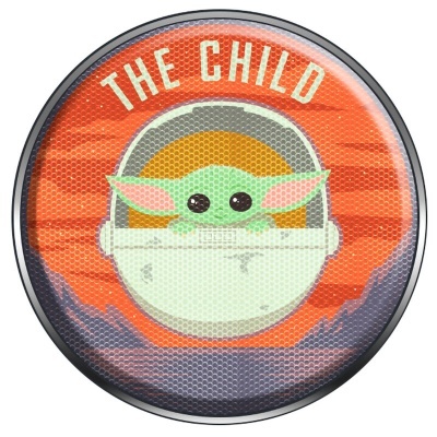 Disco com imagem da personagem 'The Child' em fundo laranja e texto THE CHILD