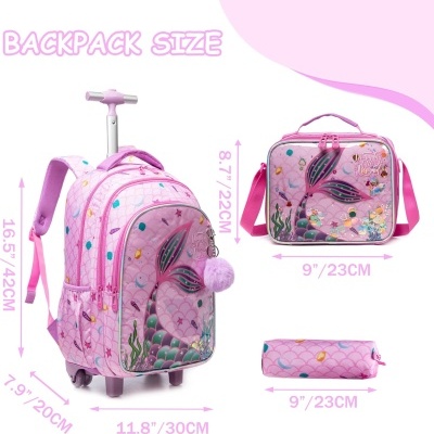 Conjunto rosa lilás mochila com carrinho, lancheira e estojo com padrão de escamas e pompom, medidas indicadas.