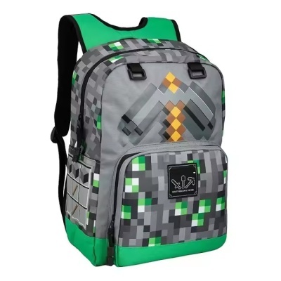 Mochila cinzenta e verde com padrão pixelizado e desenho de ferramentas pixelizadas