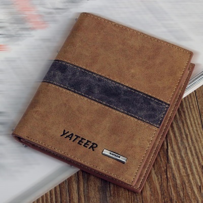 Carteira masculina castanha com faixa preta e logo YATEER