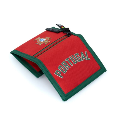 Carteira vermelha com texto PORTUGAL e brasão, com fecho e acabamento verde
