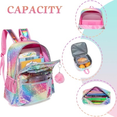 Mochila holográfica colorida com compartimentos abertos mostrando capacidade