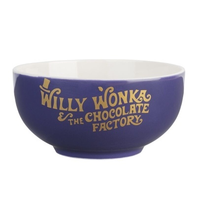 Taça de cerâmica roxa com texto dourado 'WILLY WONKA & THE CHOCOLATE FACTORY'