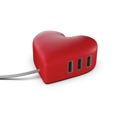 Hub USB vermelho em forma de coração com três portas e cabo cinzento