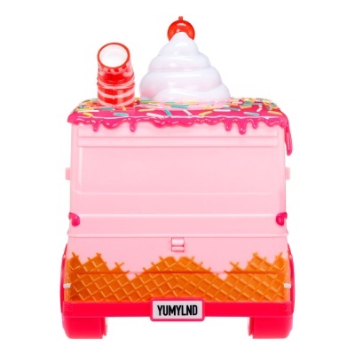Carro de brinquedo rosa com decoração de gelado e placa YUMLND