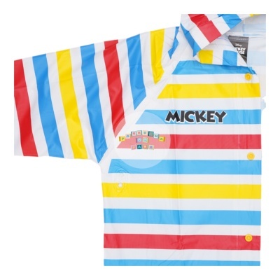 Camisa infantil às riscas coloridas com texto MICKEY na frente