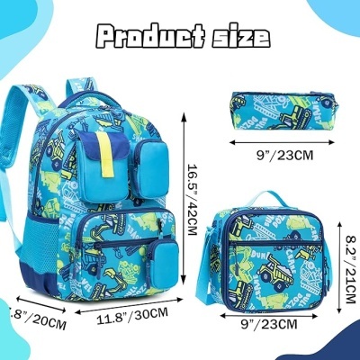 Conjunto de mochila, estojo e lancheira azuis com padrão colorido e medidas indicadas.