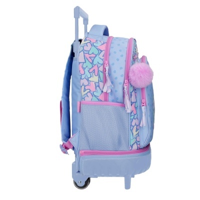 Mochila de rodas azul claro com padrão de corações e pompom rosa
