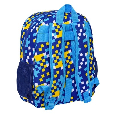 Mochila com padrão geométrico azul, amarelo e branco, alças acolchoadas e bolso lateral de rede azul escuro