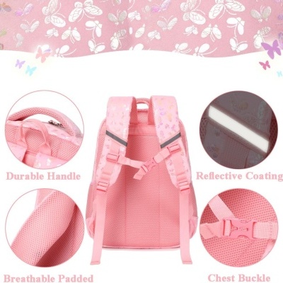 Mochila rosa com detalhes acolchoados e fivela, padrões de borboletas, fundo floral