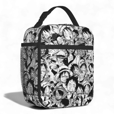 Mala quadrada preta e branca com personagens de anime