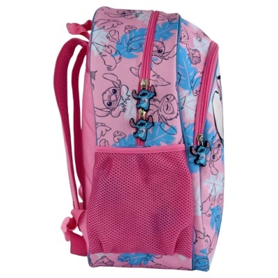 Mochila rosa com padrão de folhas azuis e personagens animados e puxadores Stitch