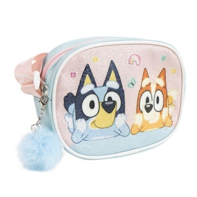 Bolsa pequena rosa com desenho de cães animados e pompom azul