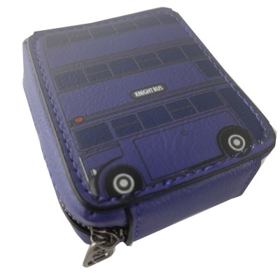 Carteira azul com padrão de autocarro double-decker e texto KNIGHT BUS