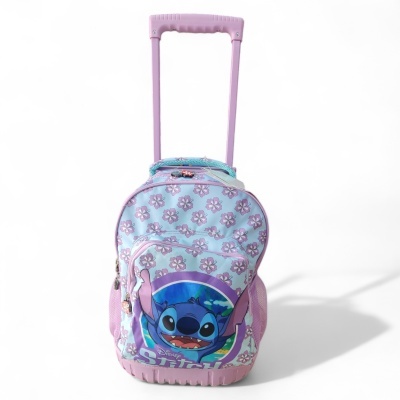 Mala de rodinhas infantil azul claro com padrão de flores lilás e estampa do Stitch, alça extensível rosa.