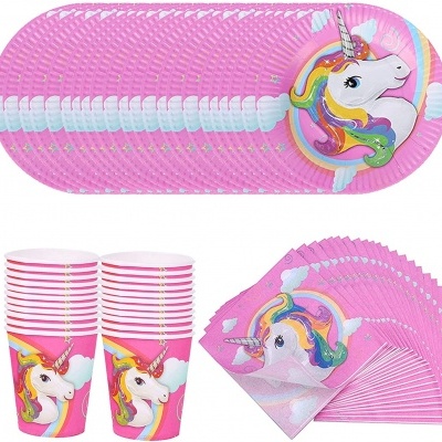 Conjunto de festa com copos, pratos e guardanapos de unicórnio cor-de-rosa