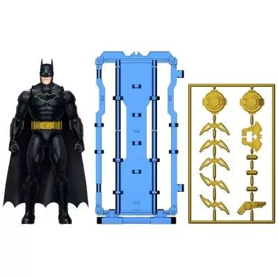 Figura de ação do Batman com acessórios e suporte em fundo branco