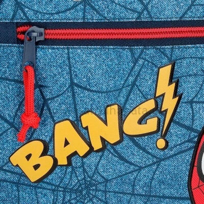 Mochila azul com padrão de teia de aranha, fecho vermelho e texto amarelo BANG!