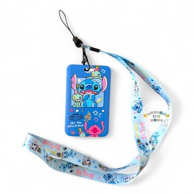 Capa para cartão azul com estampas do Stitch e fita azul claro com imagens do Stitch