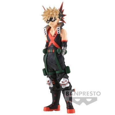 Figura de ação BANPRESTO com fato preto, vermelho e verde e cabelo loiro espetado