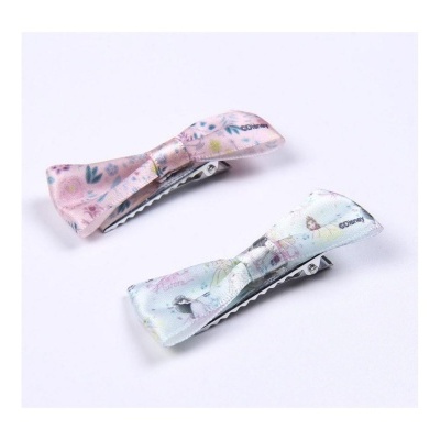 Dois ganchos de cabelo florais em tons pastel sobre fundo branco