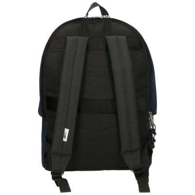 Mochila preta vista de trás com alças acolchoadas e pega no topo