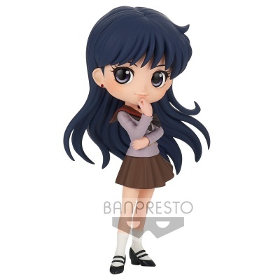 Figura colecionável Banpresto com cabelo azul escuro e roupa escolar marrom e cinza