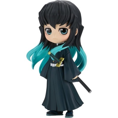 Figura colecionável com cabelo preto e azul turquesa, traje preto e espada