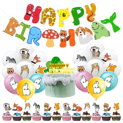 Decoração de festa com balões e letras HAPPY BIRTHDAY e cupcakes com imagens de animais