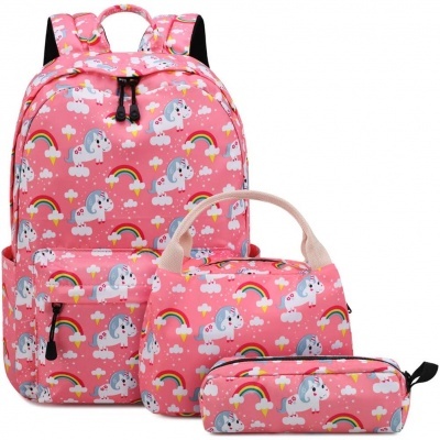 Mochila, lancheira e estojo rosa com padrão de unicórnios, nuvens e arco-íris