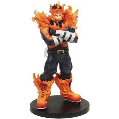 Figura colecionável de personagem com chamas laranja em base preta