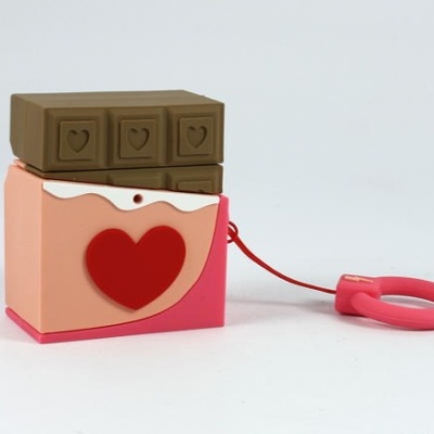 Estojo formato caixa de chocolate com barra de chocolate e argola rosa