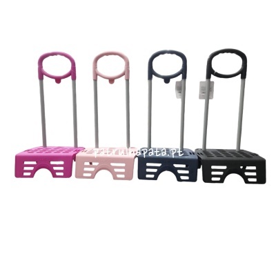 Carrinhos de mão pequenos coloridos com puxadores e base plástica