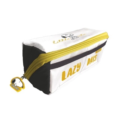 Estojo branco e preto com fecho amarelo e desenho de Snoopy