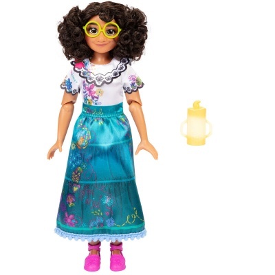 Boneca vestida com saia azul e blusa branca com padrões florais.