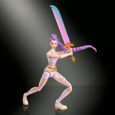 Boneca articulada feminina com espada grande colorida